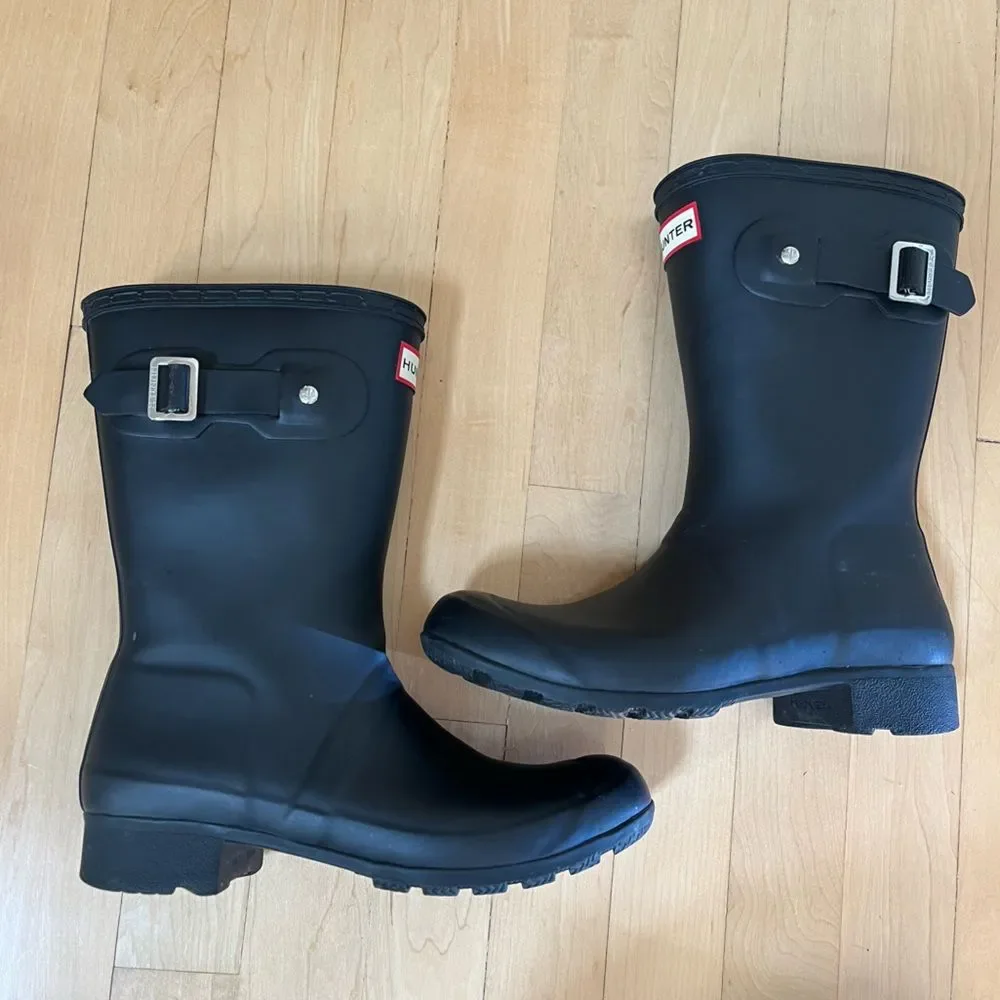 Hunter Women's Original Tour Short Rain Boots in Black 6